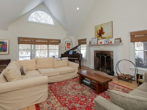 19 Grape Arbor Ln