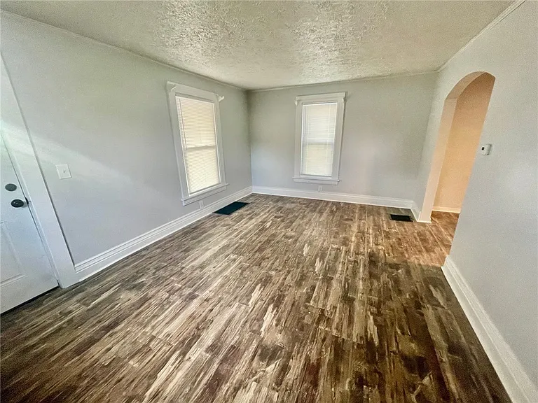 223 E Filbert St — Photo 5