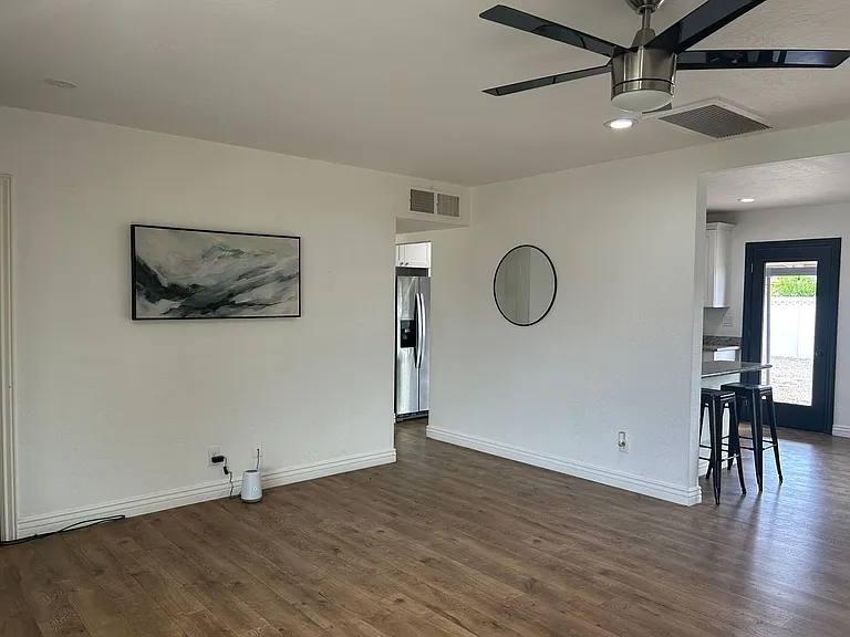 1415 W 7th St — Photo 5