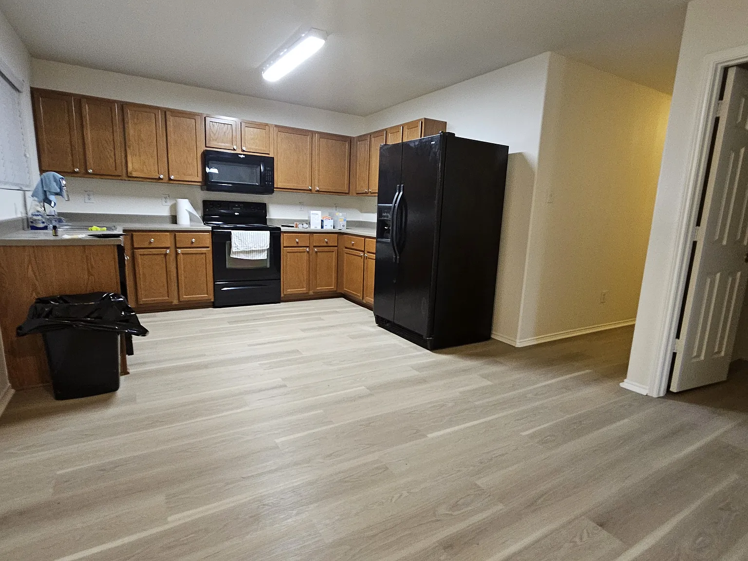 5 bed, 2669 sqft, $2,250 — Photo 2