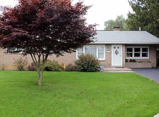 2049 Pine Dr, Lancaster, PA 17601