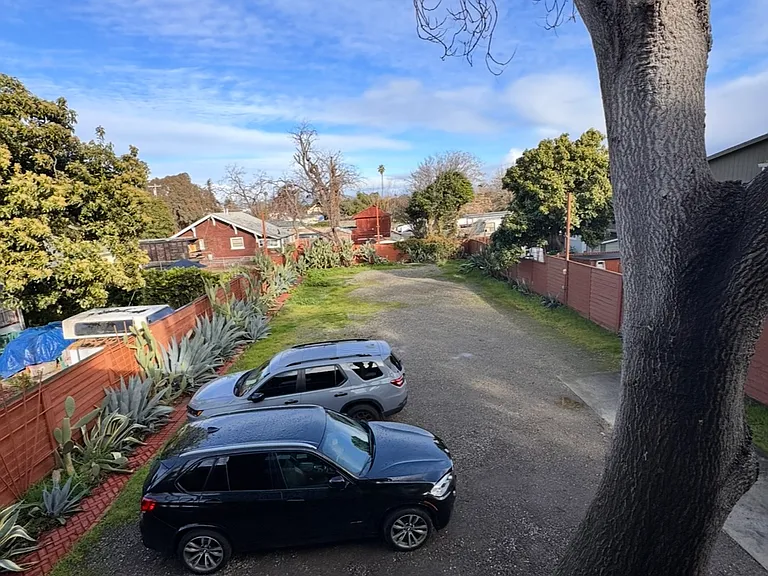 Clarke Ave — Photo 5