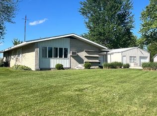 8432 N State Highway 130, Newton, IL 62448