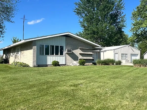 8432 N State Highway 130, Newton, IL 62448
