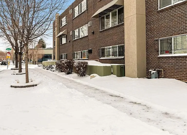 909 S Pearl St — Photo 24