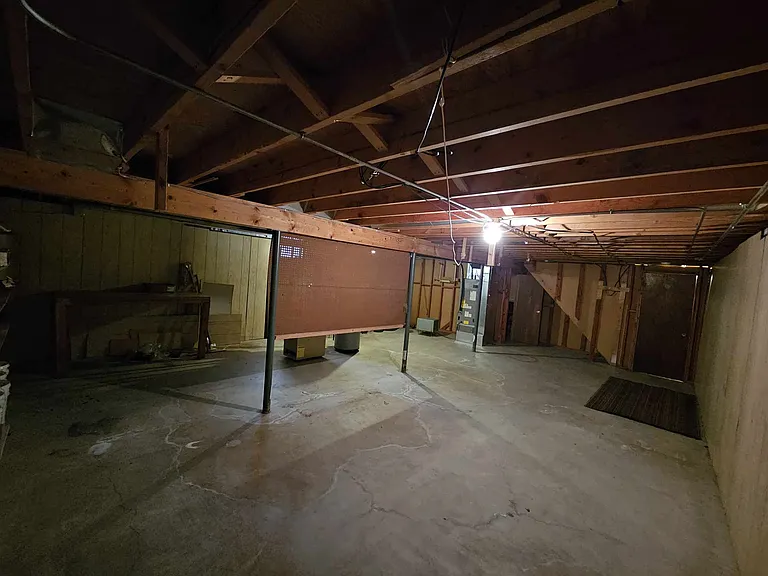 302 Merrill Ave — Photo 54