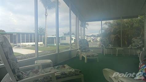 NEW OUTDOOR CARPET ON LANAI