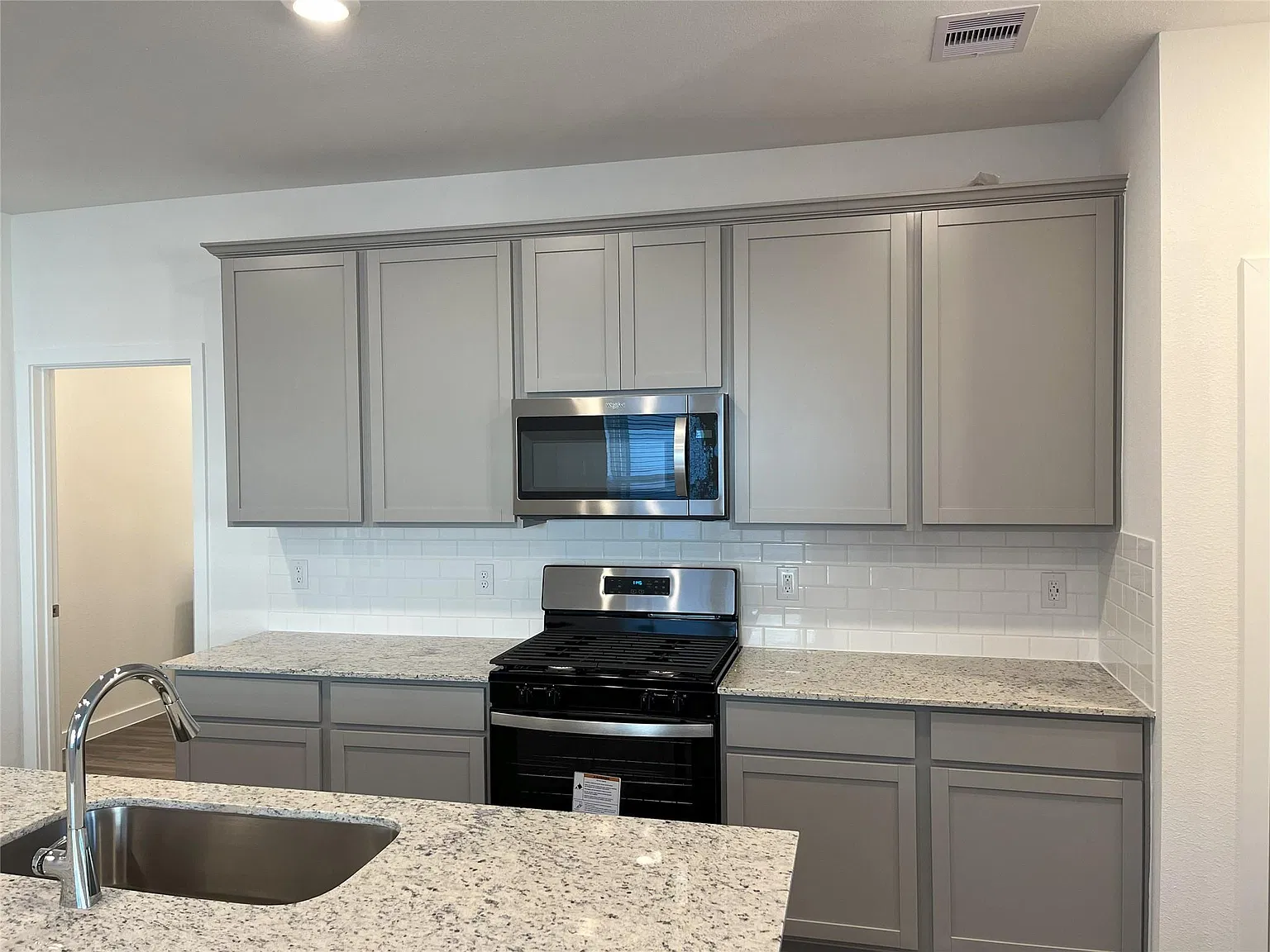 4 bed, 2.5 bath, 1785 sqft, $2,000 — Photo 4