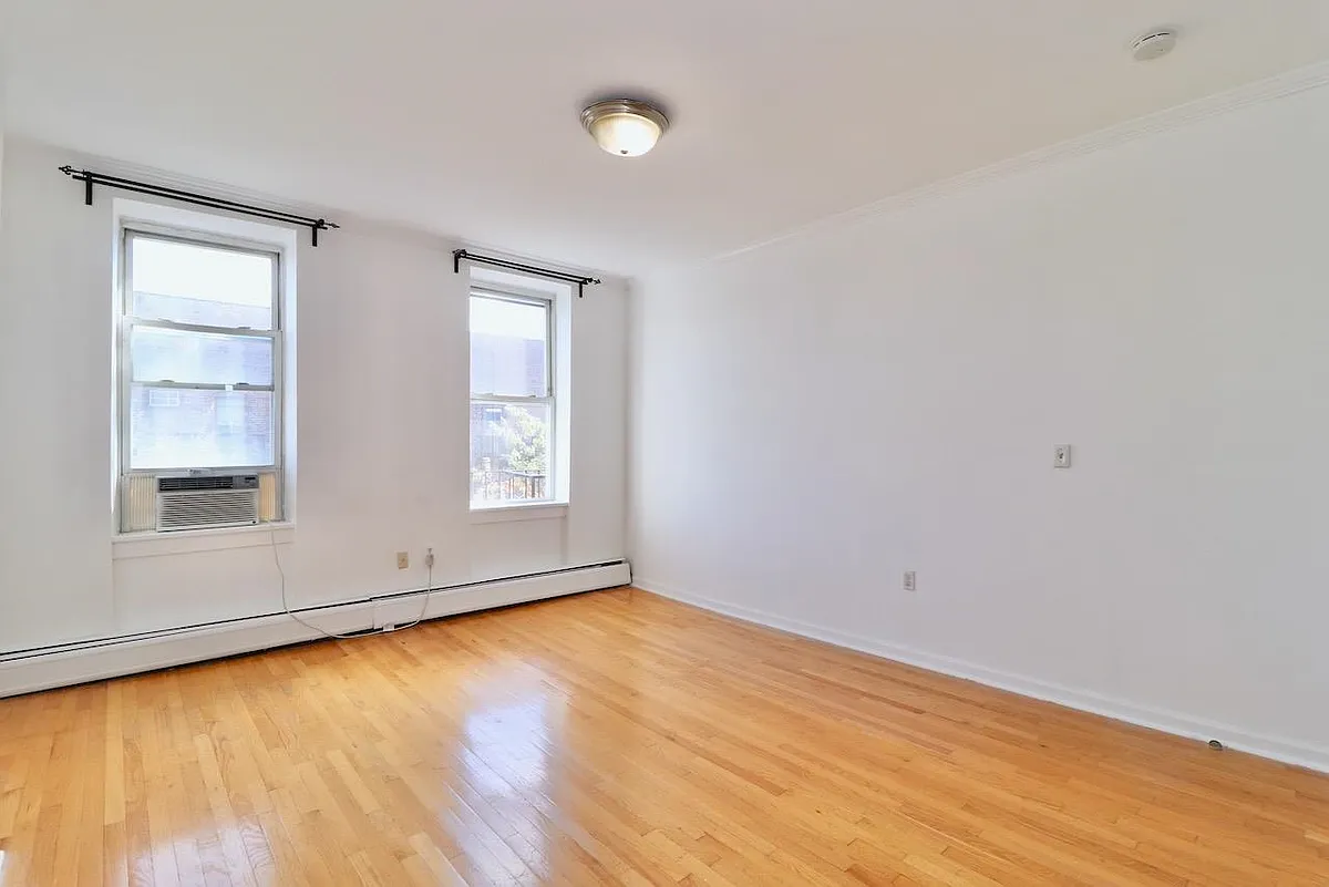 Building Photo - 621 Willow Ave #5L