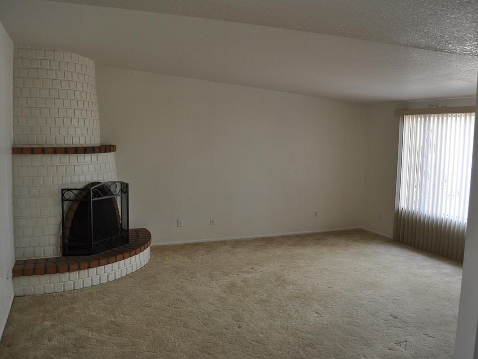 2nd image of 4728 Paseo Las Palmas