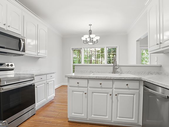 2nd image of 940 Cider Ridge Ct