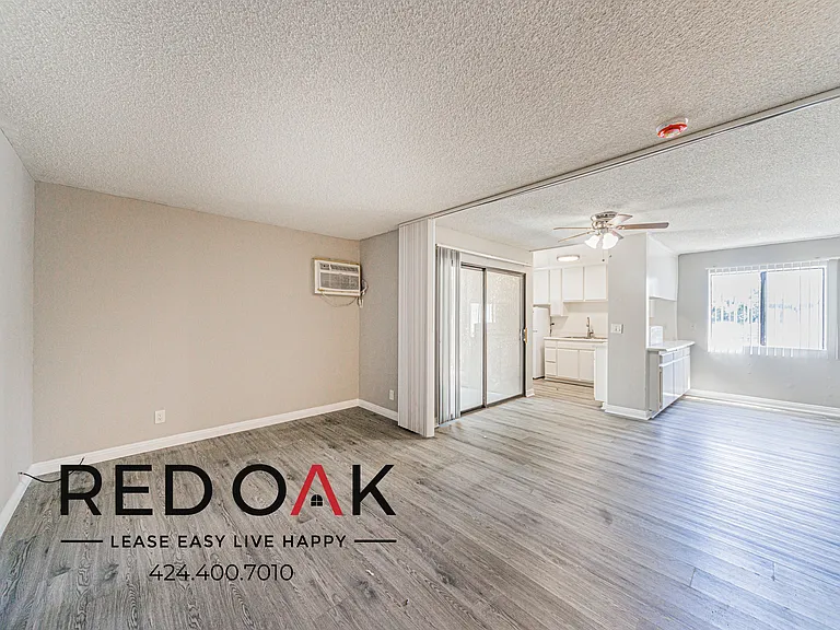 8614 Woodley Ave #104 — Photo 7