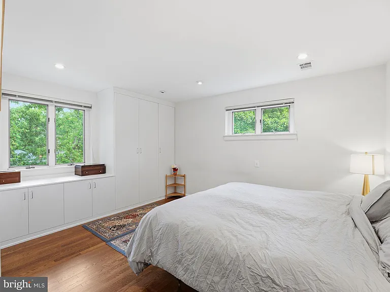 405 Underhill Pl — Photo 13