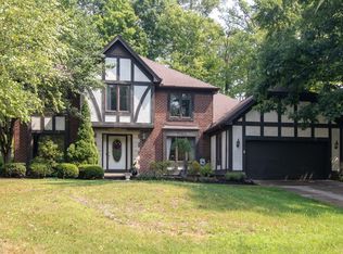 551 Woodbury Dr, Fairlawn, OH