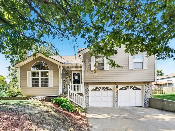 409 SE Onyx Cir, Lees Summit, MO 64063