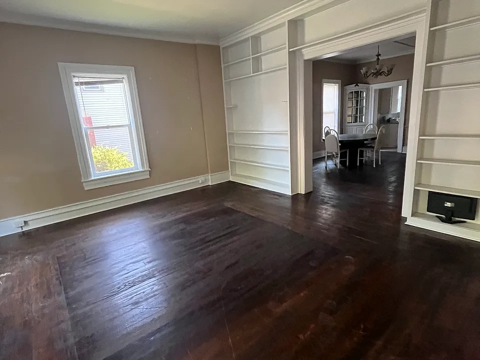 561 Dennis St #1