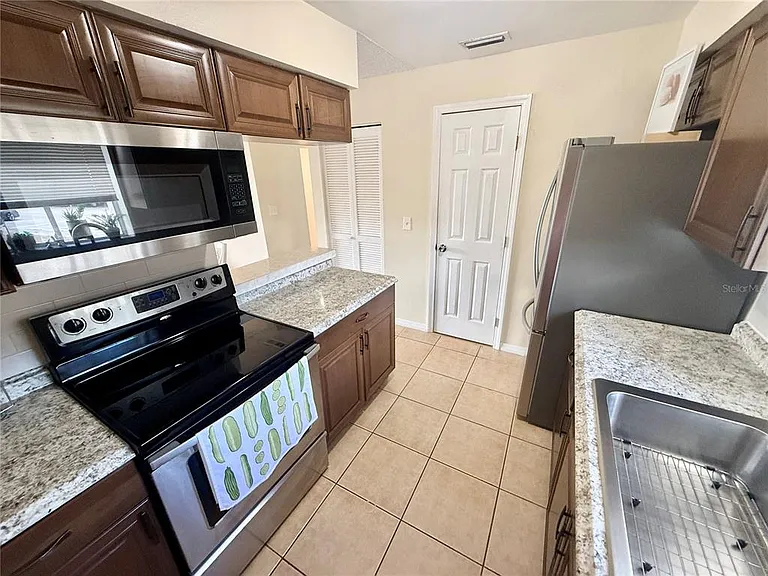 2612 Hidden Lake Dr N #D — Photo 7