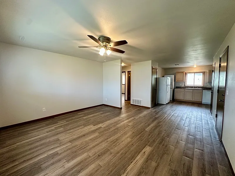 2 bed, 1.0 bath, 930 sqft, $875 — Photo 3