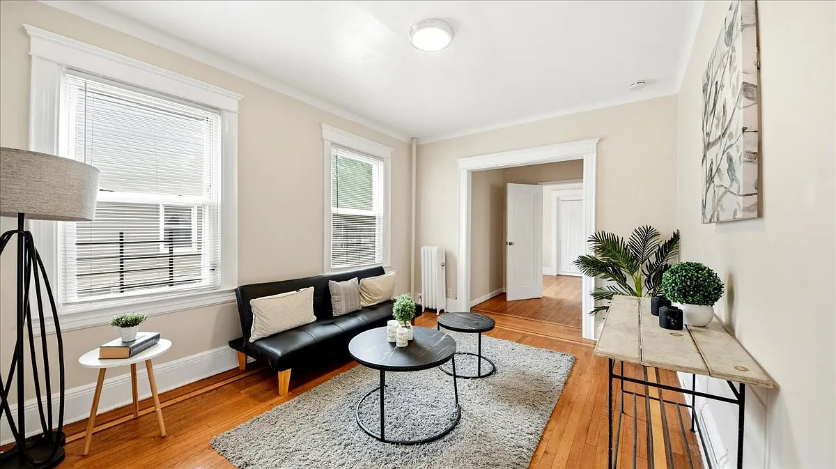 3 bed, 1000 sqft, $3,850 — Photo 1