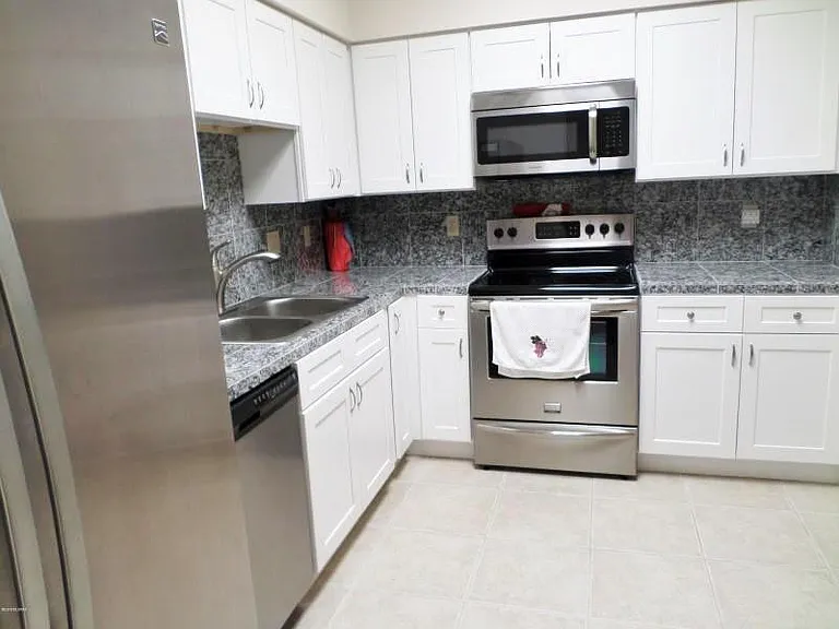 1597 W Calle Zuniga — Photo 5