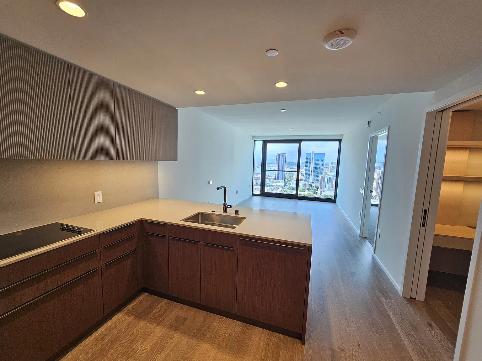 1 bed, 728 sqft, $4,400 — Photo 3