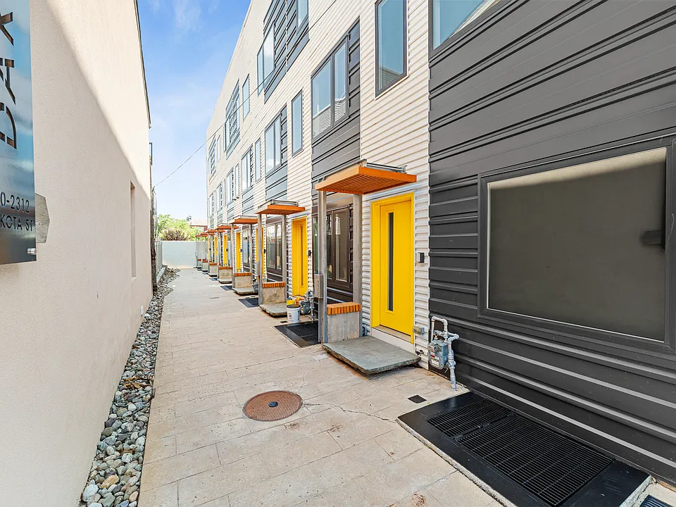 2302 E Dakota St