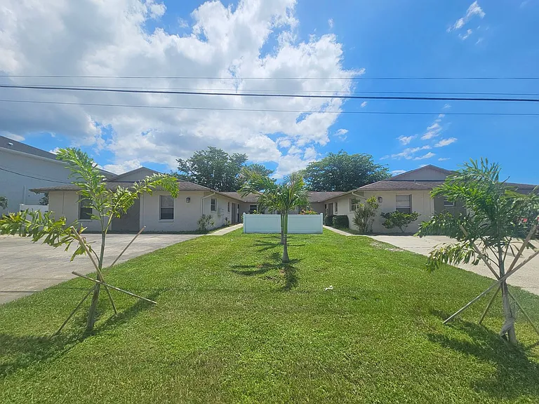 120 SW Trafalgar Pkwy — Photo 1
