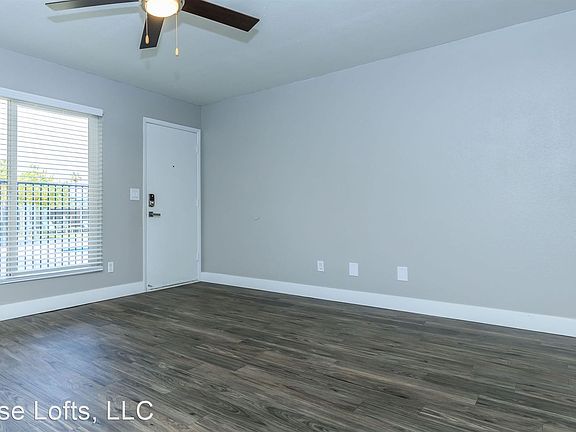 5th image of 550 E Earll Dr #10949528
