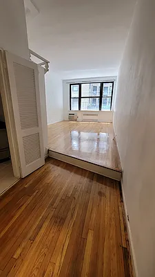 Rented by ONE Manhattan Real Estate | media 4