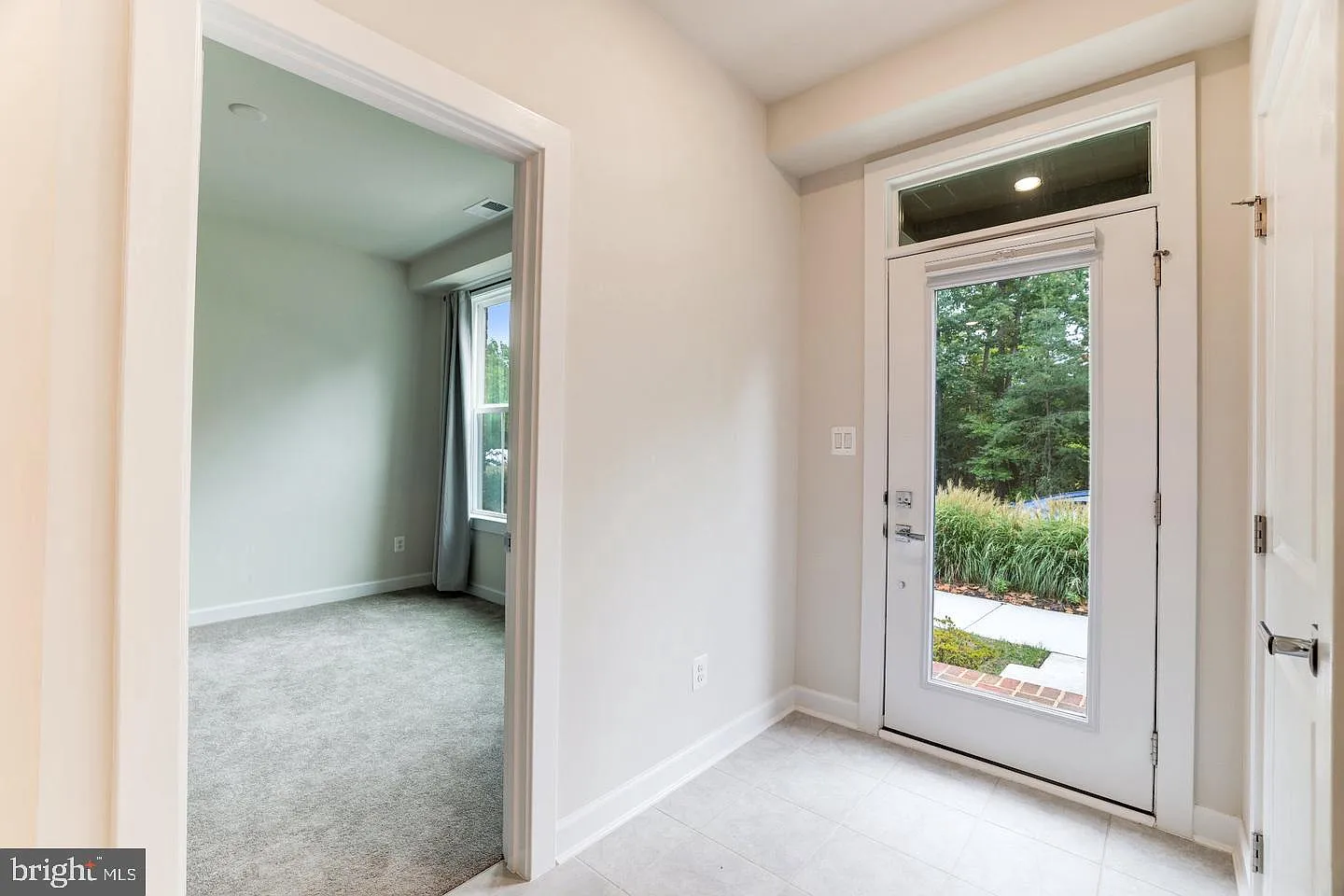 4 bed, 4.5 bath, 2500 sqft, $4,190 — Photo 4