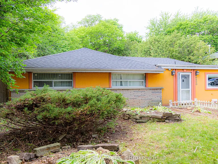 9890 Bayview Ave — Photo 2