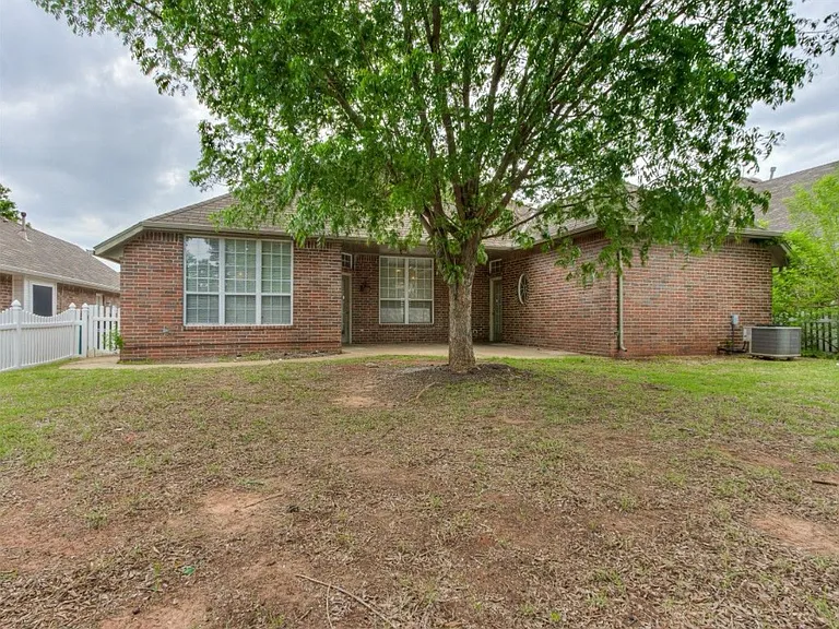 16605 Farmington Way — Photo 30
