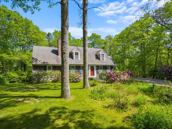 100 Blackthorn Rd, Barnstable, MA 02630
