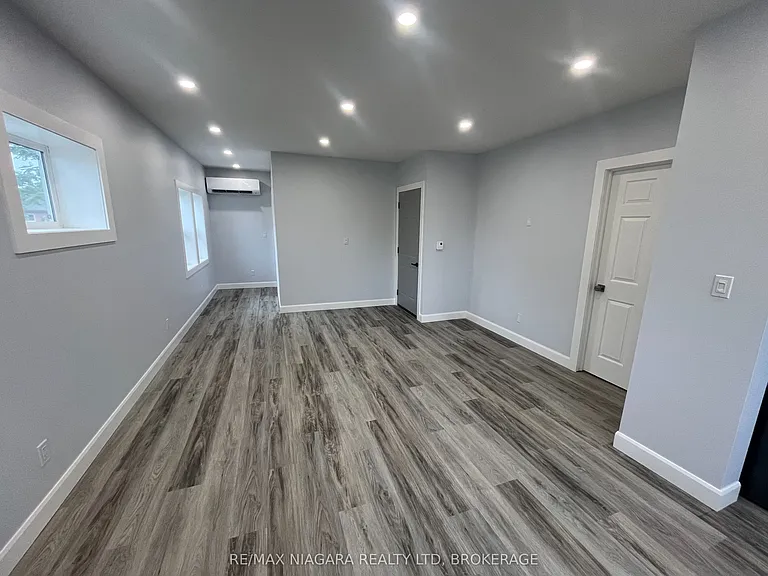 243 Dufferin St #UPPER FRONT — Photo 5