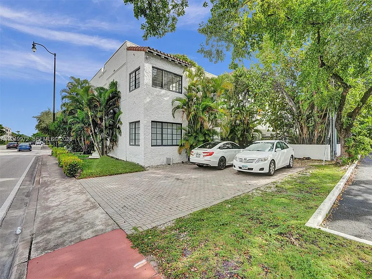 1901 S Le Jeune Rd #3 — Photo 18