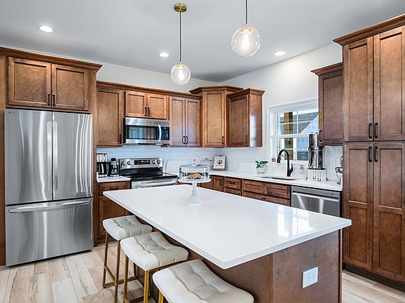 5th image of 909 Milward Dr