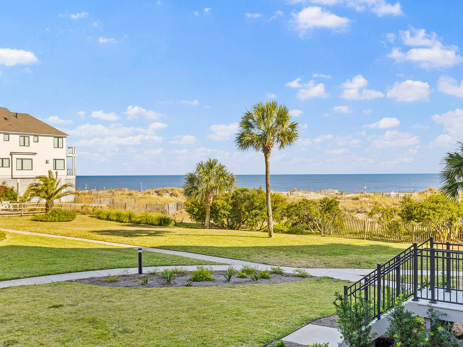 8000 Palmetto Dr — Photo 1