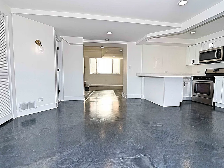 6337 Roosevelt Rd #408 — Photo 3