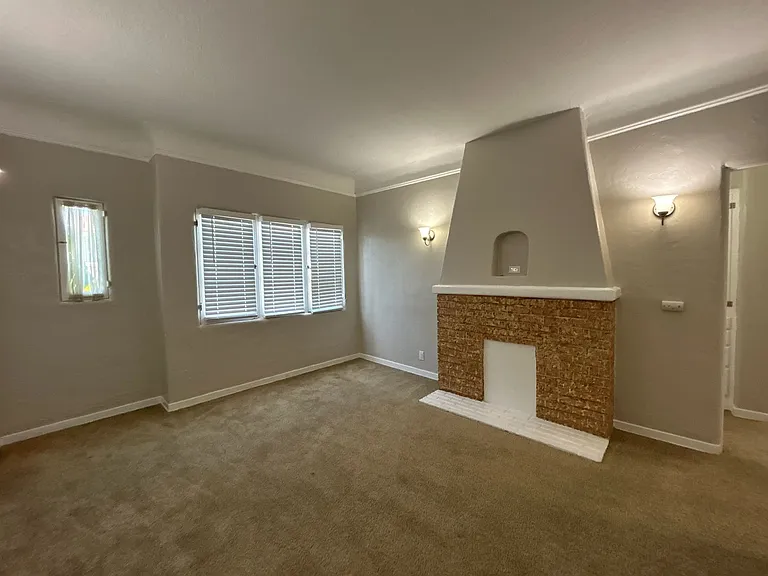 2217 E Bermuda St #212 — Photo 5