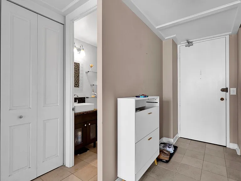 2728 N Hampden Ct #1302 — Photo 10