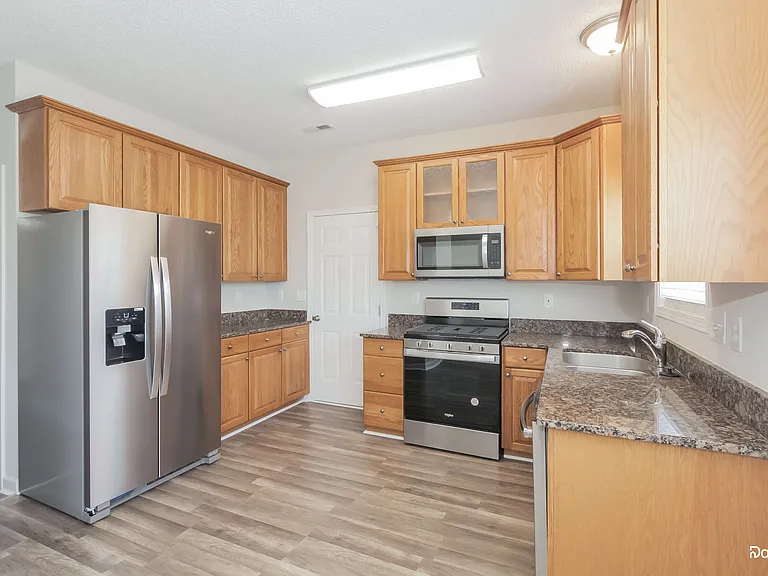 104 Lenox Ln — Photo 4