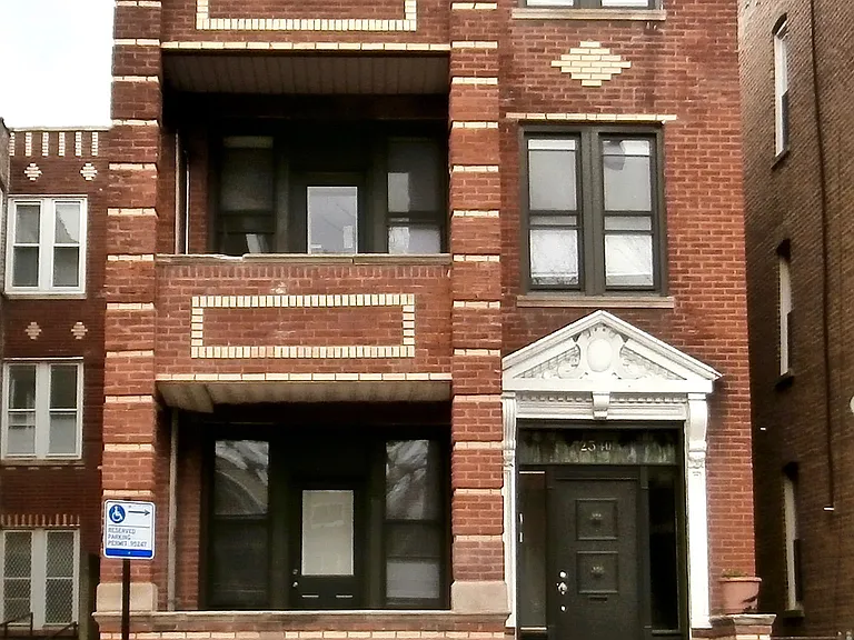 2540 W Augusta Blvd #2R — Photo 1