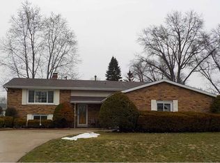 2807 W Parkridge Dr, Peoria, IL 61604