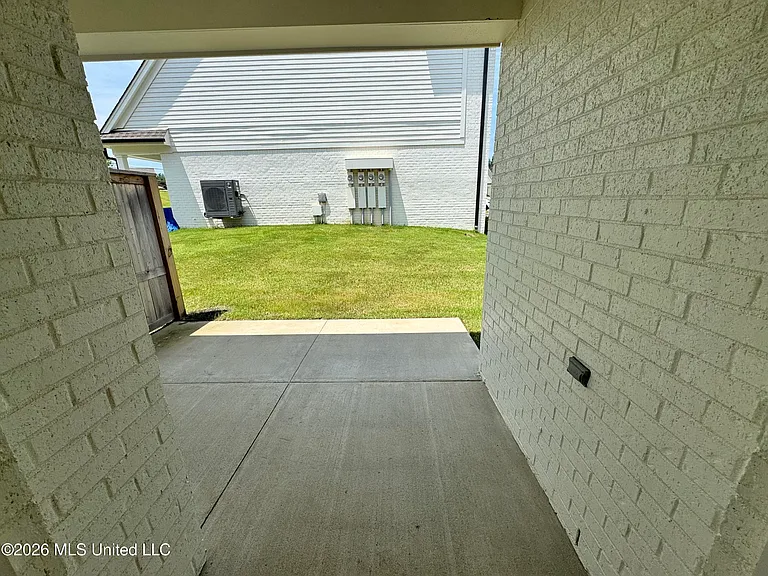 701 Southview Dr — Photo 9