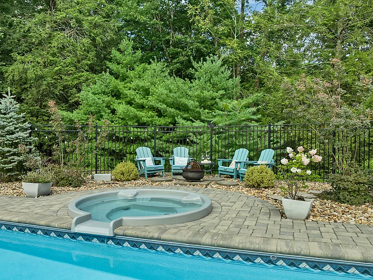 8 Hemlock Ln — Photo 46