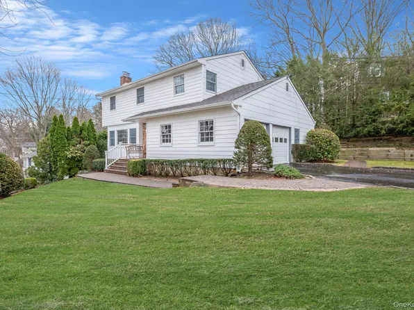 7 Spruce Court, Huntington, NY 11743