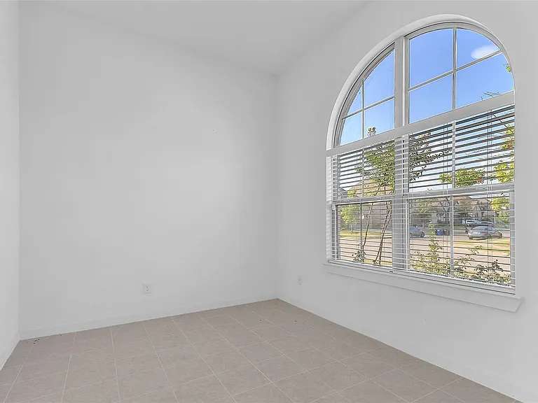 1805 Everglades Dr — Photo 4