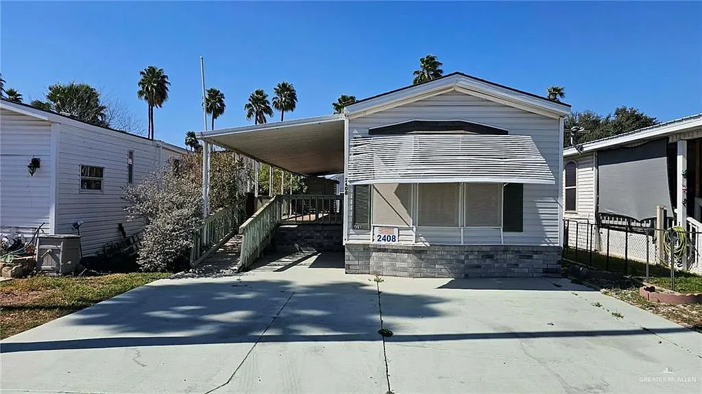 2 bed, 1.0 bath, 784 sqft, $775 — Photo 1