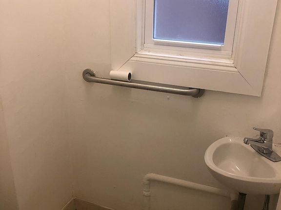 3rd image of 3315 Bainbridge Ave #1