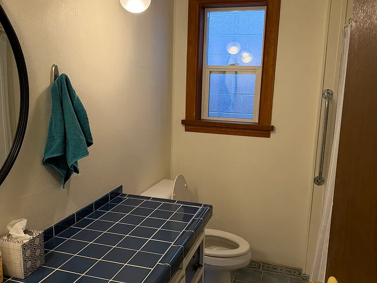 346 NE Dekalb Ave — Photo 4